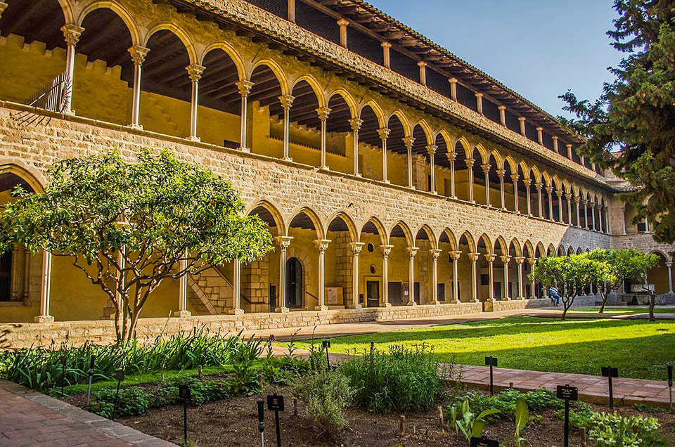 Pedralbes' Monastery: Guided Tour by Gratis in Barcelona