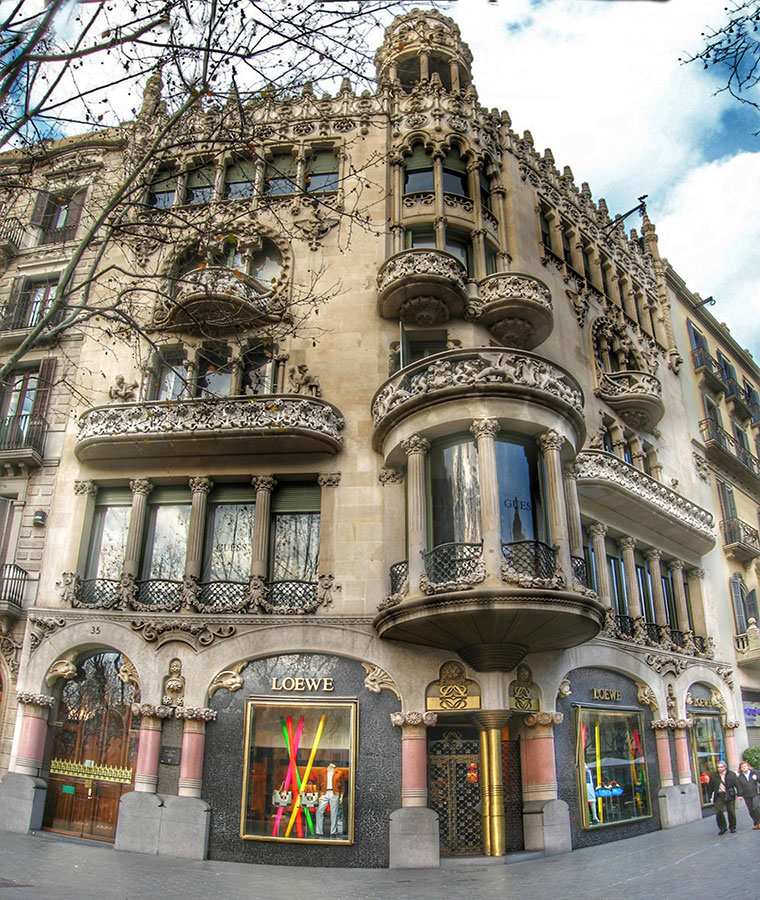 Lle i Morera House by Gratis in Barcelona