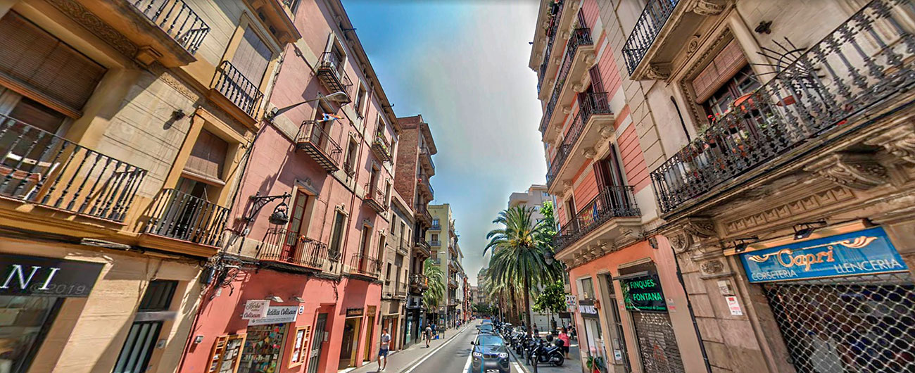 Calle Gran de Grcia by Gratis in Barcelona