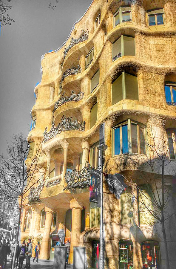 Milà House - La Pedrera by Gratis in Barcelona