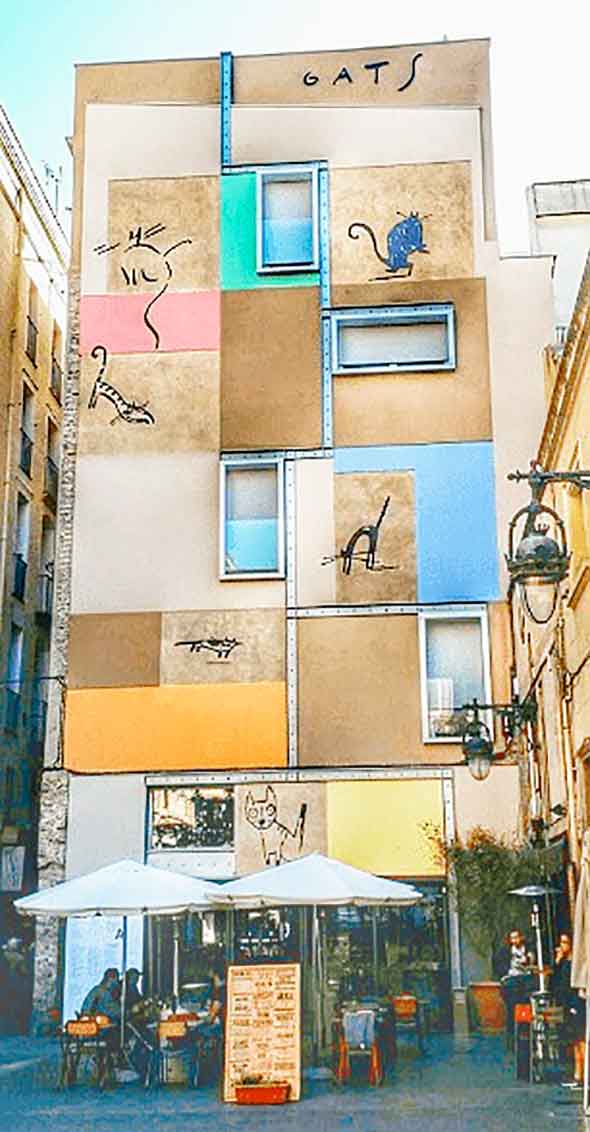 Cat's Facade by Gratis in Barcelona