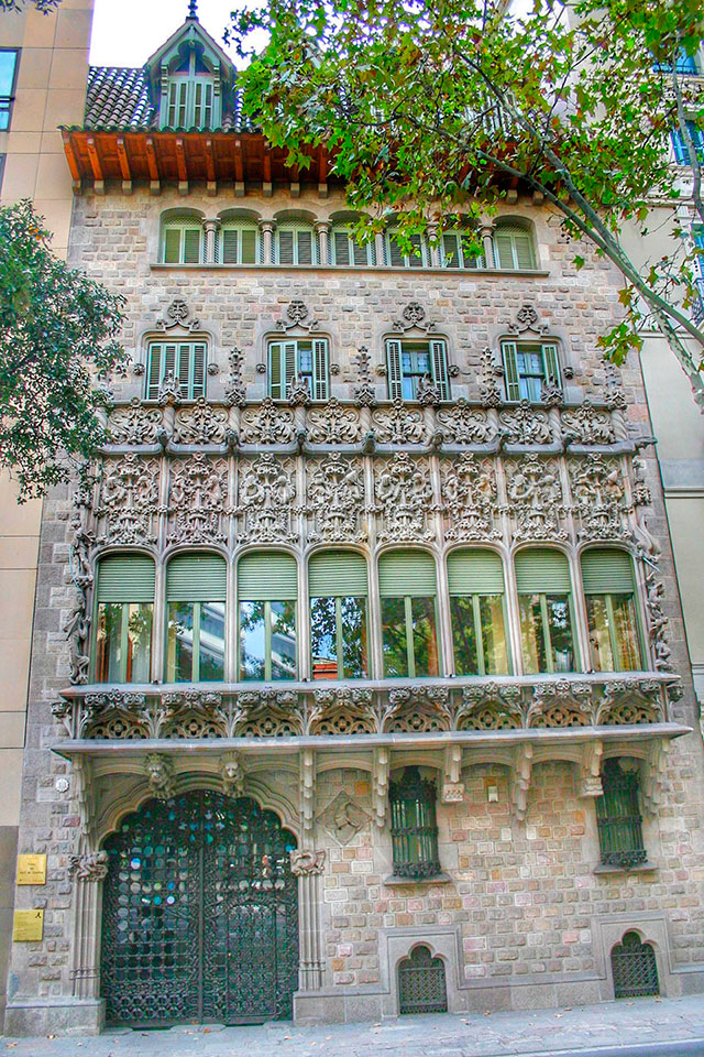 Palau del Barn de Quadras by Gratis in Barcelona