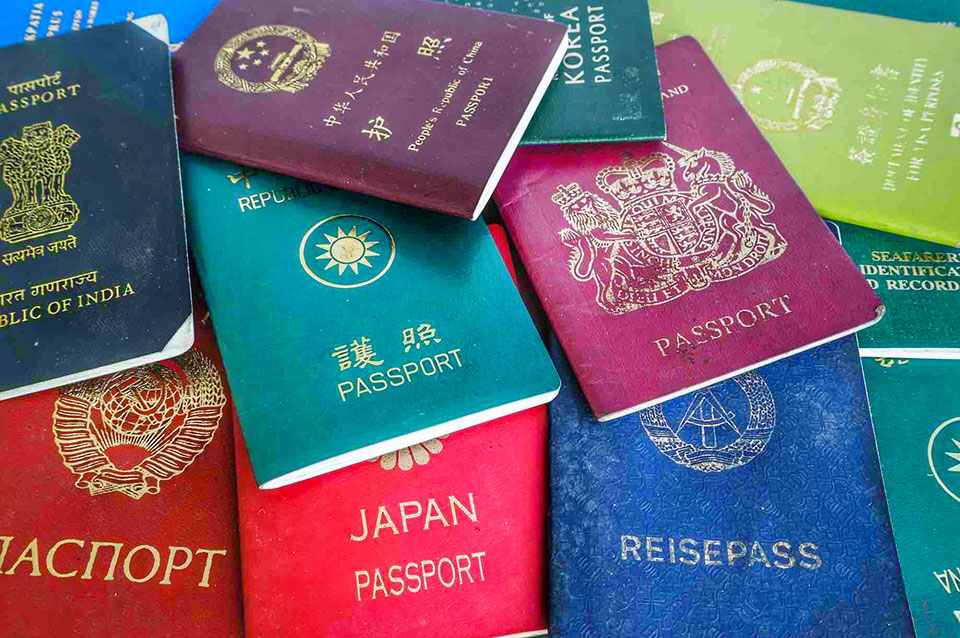Passports and Inmigration by Gratis in Barcelona