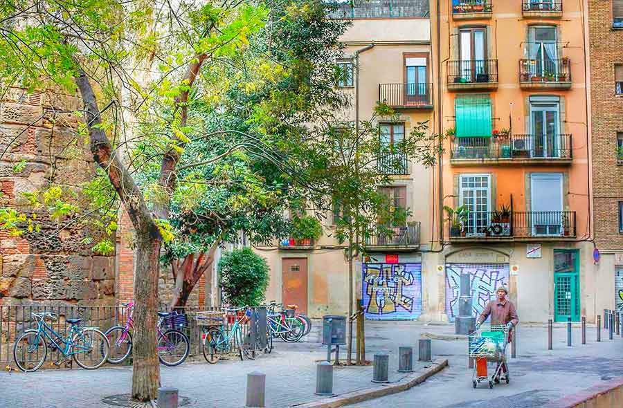 Traginers Square by Gratis in Barcelona
